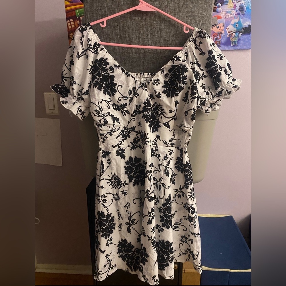 Sweetheart v-neck floral dress